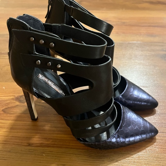 BCBG Canon Metallic Blue snakeskin stilettos - Picture 3 of 7